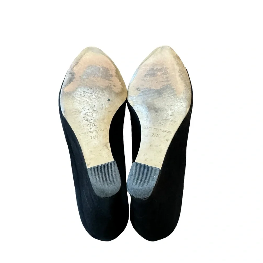*Women’s Ann Taylor Size 7.5 Black “Tamara” Suede Cap Toe Wedges w Rubber Soles.